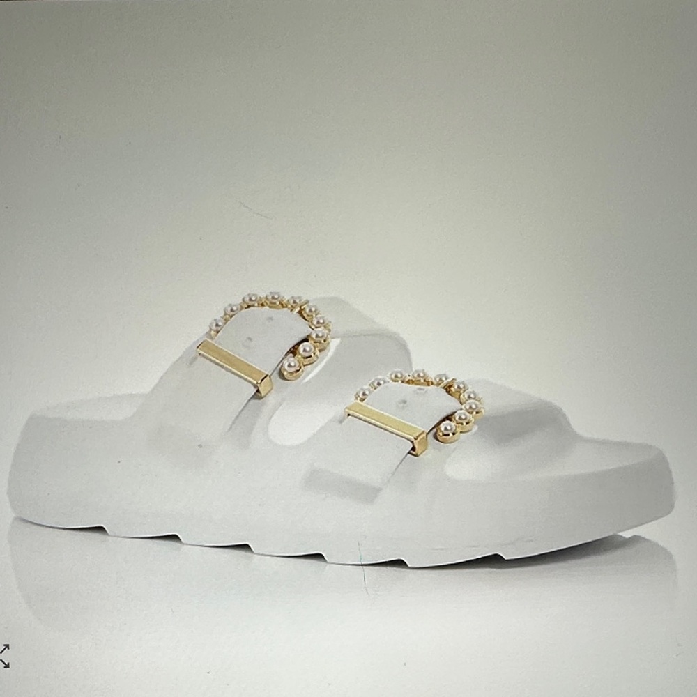 New in Box Stuart Weitzman White Sandals with Gold Details sz 6 $250